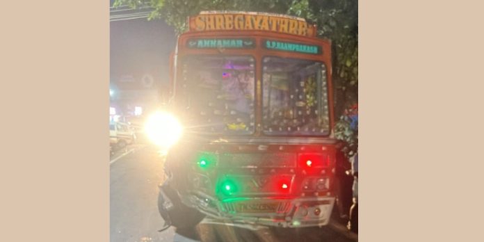 പാലക്കാട് ലോറിയും വാനും കൂട്ടിയിടിച്ച് അപകടം ; ഒരാള് മരിച്ചു പാലക്കാട് ലോറിയും വാനും കൂട്ടിയിടിച്ച് അപകടം ; ഒരാള് മരിച്ചു