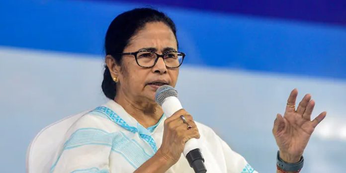 ഡോക്ടർമാർ ചർച്ചക്ക് എത്തുന്നില്ല, ഒടുവിൽ മമതയുടെ പ്രഖ്യാപനം ; ‘മുഖ്യമന്ത്രി സ്ഥാനം രാജി വെയ്ക്കാനും തയ്യാർ’ ഡോക്ടർമാർ ചർച്ചക്ക് എത്തുന്നില്ല, ഒടുവിൽ മമതയുടെ പ്രഖ്യാപനം ; ‘മുഖ്യമന്ത്രി സ്ഥാനം രാജി വെയ്ക്കാനും തയ്യാർ’