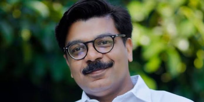 മാസപ്പടി വിവാദം : മുഖ്യമന്ത്രിക്കെതിരെ അന്വേഷണം വേണം ; വിജിലൻസ് ഡയറക്ടർക്ക് നേരിട്ട് പരാതി നൽകി കുഴൽനാടൻ മാസപ്പടി വിവാദം : മുഖ്യമന്ത്രിക്കെതിരെ അന്വേഷണം വേണം ; വിജിലൻസ് ഡയറക്ടർക്ക് നേരിട്ട് പരാതി നൽകി കുഴൽനാടൻ