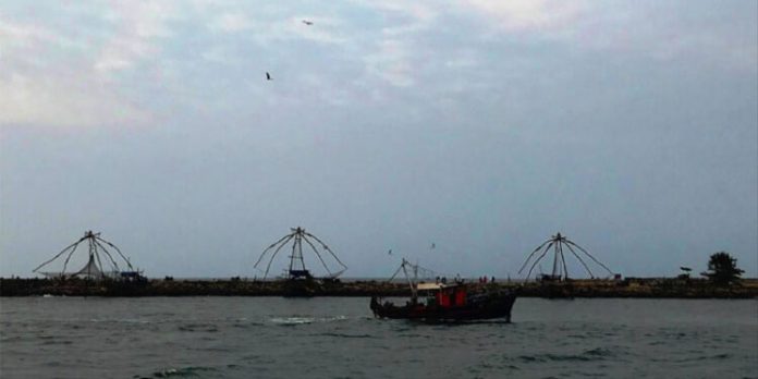 മുനമ്പം ബോട്ടപകടം ; നാലാമത്തെയാളുടെ മൃതദേഹം കണ്ടെത്തി മുനമ്പം ബോട്ടപകടം ; നാലാമത്തെയാളുടെ മൃതദേഹം കണ്ടെത്തി