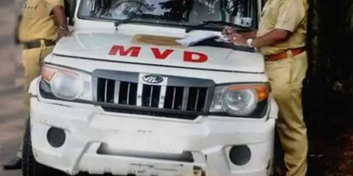 വാഹന പുക പരിശോധനയില് കൃത്രിമം കാണിച്ച പരിശോധനാ കേന്ദ്രത്തിനെതിരെ നടപടി വാഹന പുക പരിശോധനയില് കൃത്രിമം കാണിച്ച പരിശോധനാ കേന്ദ്രത്തിനെതിരെ നടപടി