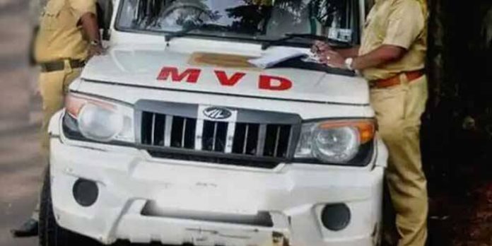 ആദ്യം നാലുവരി പാത നിര്മ്മിക്കണം , അതിന് ശേഷം മതി ഡയലോഗ് ; യുവാവിന് മറുപടിയുമായി മോട്ടോര് വാഹന വകുപ്പ് ആദ്യം നാലുവരി പാത നിര്മ്മിക്കണം , അതിന് ശേഷം മതി ഡയലോഗ് ; യുവാവിന് മറുപടിയുമായി മോട്ടോര് വാഹന വകുപ്പ്