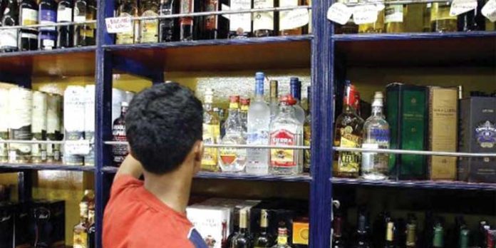 പത്തനംതിട്ട കൺസ്യൂമർ ഫെഡിന്റെ മദ്യവില്പനശാലയിൽ വൻ ക്രമക്കേട് ; ജീവനക്കാർക്ക് കൂട്ട സ്ഥലം മാറ്റം പത്തനംതിട്ട കൺസ്യൂമർ ഫെഡിന്റെ മദ്യവില്പനശാലയിൽ വൻ ക്രമക്കേട് ; ജീവനക്കാർക്ക് കൂട്ട സ്ഥലം മാറ്റം