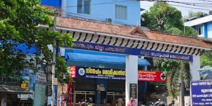 പ്രസവവേദനയുമായി എത്തിയ യുവതിക്ക് ചികിത്സ നൽകിയില്ലെന്ന് പരാതി പ്രസവവേദനയുമായി എത്തിയ യുവതിക്ക് ചികിത്സ നൽകിയില്ലെന്ന് പരാതി