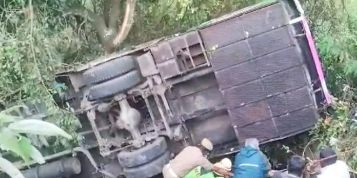 നീലഗിരി ബസ് അപകടം : മരിച്ചവരുടെ കുടുംബങ്ങൾക്ക് ധനസഹായം പ്രഖ്യാപിച്ച് പ്രധാനമന്ത്രി നീലഗിരി ബസ് അപകടം : മരിച്ചവരുടെ കുടുംബങ്ങൾക്ക് ധനസഹായം പ്രഖ്യാപിച്ച് പ്രധാനമന്ത്രി