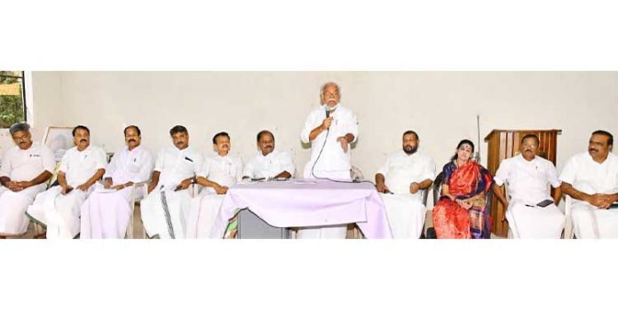 കെ.കരുണാകരൻ സ്മാരക മന്ദിര നിർമ്മാണം ; ജില്ലയിൽ ഒരു ബൂത്തിൽ നിന്നും പതിനായിരം രൂപ വീതം ശേഖരിക്കും കെ.കരുണാകരൻ സ്മാരക മന്ദിര നിർമ്മാണം ; ജില്ലയിൽ ഒരു ബൂത്തിൽ നിന്നും പതിനായിരം രൂപ വീതം ശേഖരിക്കും