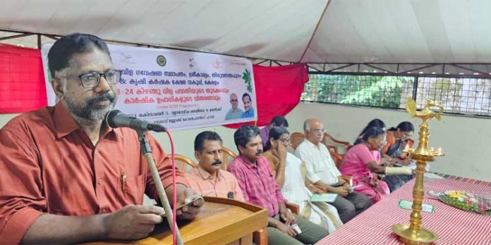 കിഴങ്ങ് വിള കൃഷി പ്രോത്സാഹിപ്പിക്കണം : ഡെപ്യൂട്ടി സ്പീക്കര് കിഴങ്ങ് വിള കൃഷി പ്രോത്സാഹിപ്പിക്കണം : ഡെപ്യൂട്ടി സ്പീക്കര്