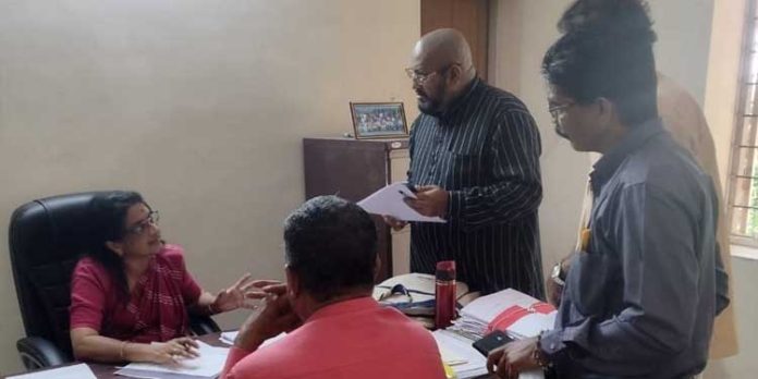 കാത്തിരിപ്പ് കേന്ദ്രങ്ങൾ നിർമ്മിക്കണം ; എടത്വ വികസന സമിതി നിവേദനം നൽകി കാത്തിരിപ്പ് കേന്ദ്രങ്ങൾ നിർമ്മിക്കണം ; എടത്വ വികസന സമിതി നിവേദനം നൽകി