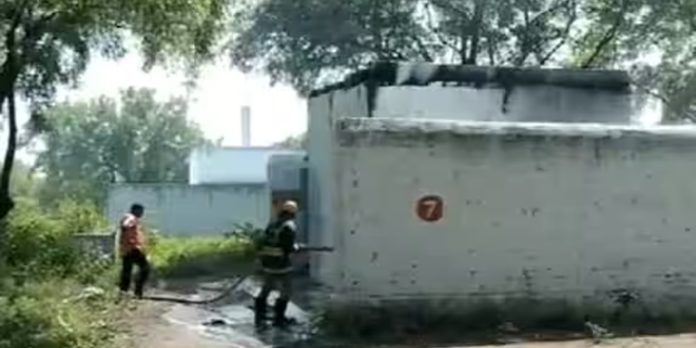 പടക്കനിര്മാണശാലകളിലുണ്ടായ സ്ഫോടനത്തില് പത്തുപേര് മരിച്ചു പടക്കനിര്മാണശാലകളിലുണ്ടായ സ്ഫോടനത്തില് പത്തുപേര് മരിച്ചു