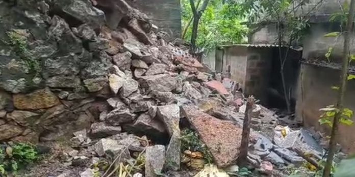 കനത്ത മഴ : തിരുവനന്തപുരത്ത് വീടുകൾക്ക് നാശനഷ്ടം കനത്ത മഴ : തിരുവനന്തപുരത്ത് വീടുകൾക്ക് നാശനഷ്ടം