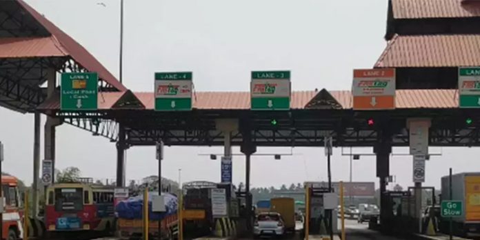 പാലിയേക്കര ടോൾ പ്ലാസയിൽ ഇഡി റെയ്ഡ് പാലിയേക്കര ടോൾ പ്ലാസയിൽ ഇഡി റെയ്ഡ്