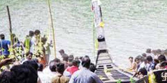 പൂവത്തൂർ പടിഞ്ഞാറ് പള്ളിയോട പുനർനിർമാണ ധനസമാഹരണത്തിന്റെ ഉദ്ഘാടനം നടന്നു പൂവത്തൂർ പടിഞ്ഞാറ് പള്ളിയോട പുനർനിർമാണ ധനസമാഹരണത്തിന്റെ ഉദ്ഘാടനം നടന്നു