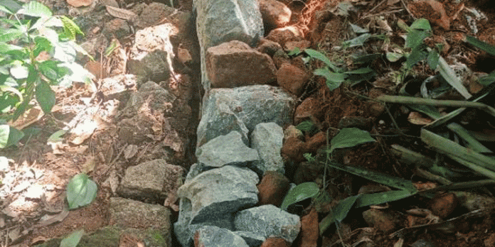 പ്രമാടം പഞ്ചായത്തില് വെള്ളം ഒഴുകിപ്പോകുന്ന ചാലുകൾ കൈയ്യേറുന്നതായി പരാതി പ്രമാടം പഞ്ചായത്തില് വെള്ളം ഒഴുകിപ്പോകുന്ന ചാലുകൾ കൈയ്യേറുന്നതായി പരാതി