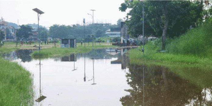 ഒരു മഴ പെയ്താല് ജില്ലാ സ്റ്റേഡിയം വെള്ളത്തില് ; പദ്ധതികളും വാക്കുകളും വിഫലം ഒരു മഴ പെയ്താല് ജില്ലാ സ്റ്റേഡിയം വെള്ളത്തില് ; പദ്ധതികളും വാക്കുകളും വിഫലം