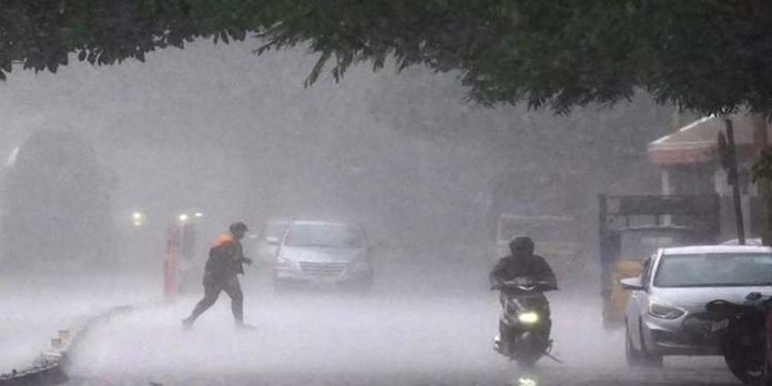 കേരളത്തിൽ ഇടിമിന്നലോടുകൂടിയ മഴക്ക് സാധ്യത; ഇന്ന് 4 ജില്ലകളിൽ യെല്ലോ അലർട്ട് കേരളത്തിൽ ഇടിമിന്നലോടുകൂടിയ മഴക്ക് സാധ്യത; ഇന്ന് 4 ജില്ലകളിൽ യെല്ലോ അലർട്ട്