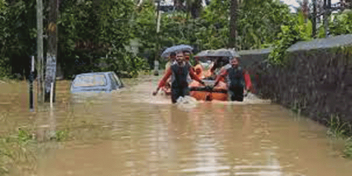 കനത്ത മഴ ; തിരുവനന്തപുരത്ത് കൺട്രോൾ റൂം തുറന്നു കനത്ത മഴ ; തിരുവനന്തപുരത്ത് കൺട്രോൾ റൂം തുറന്നു