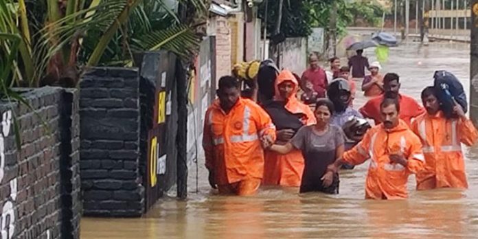 മഴക്കെടുതി തുടരുന്നു ; കുട്ടികൾക്കായി താത്ക്കാലിക ഷെൽട്ടർ ഒരുക്കാൻ തീരുമാനിച്ച് ശിശുക്ഷേമ സമിതി മഴക്കെടുതി തുടരുന്നു ; കുട്ടികൾക്കായി താത്ക്കാലിക ഷെൽട്ടർ ഒരുക്കാൻ തീരുമാനിച്ച് ശിശുക്ഷേമ സമിതി