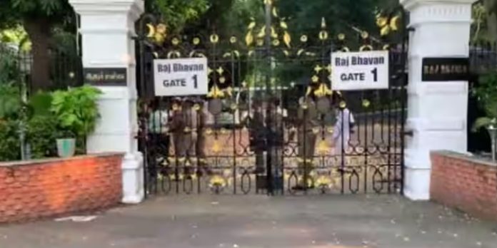 രാജ്ഭവന് നേരെയുണ്ടായ ബോംബേറിൽ തമിഴ്നാട് പോലീസിനെതിരെ രാജ്ഭവൻ രാജ്ഭവന് നേരെയുണ്ടായ ബോംബേറിൽ തമിഴ്നാട് പോലീസിനെതിരെ രാജ്ഭവൻ