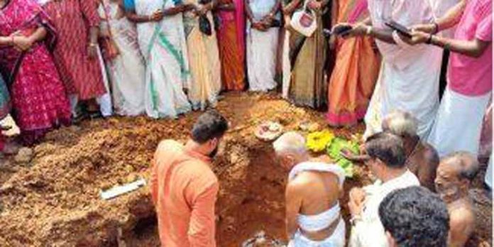 മാമ്പാറ കാവനാൽ മഹാദേവർ ക്ഷേത്രത്തിന്റെ ചുറ്റമ്പല നിർമ്മാണത്തിന് തുടക്കമായി മാമ്പാറ കാവനാൽ മഹാദേവർ ക്ഷേത്രത്തിന്റെ ചുറ്റമ്പല നിർമ്മാണത്തിന് തുടക്കമായി