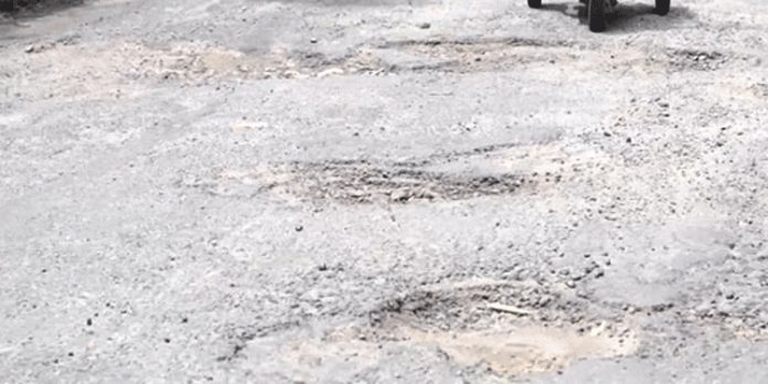 ആനിക്കാട് പഞ്ചായത്തിലെ റോഡുകളുടെ ദുരവസ്ഥ ; ജനകീയസമിതി സമരത്തിലേക്ക് ആനിക്കാട് പഞ്ചായത്തിലെ റോഡുകളുടെ ദുരവസ്ഥ ; ജനകീയസമിതി സമരത്തിലേക്ക്