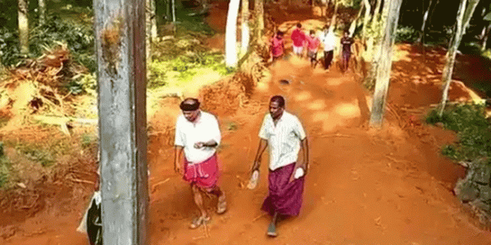 ക്ഷേത്രക്കമ്മിറ്റിയും നാട്ടുകാരും സ്ഥലം വിട്ടു നൽകി ; മയ്യാവിലേക്ക് റോഡായി ക്ഷേത്രക്കമ്മിറ്റിയും നാട്ടുകാരും സ്ഥലം വിട്ടു നൽകി ; മയ്യാവിലേക്ക് റോഡായി