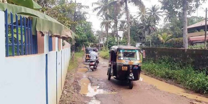 ശാപമോക്ഷം കാത്ത് പെരിങ്ങര – സ്വാമിപാലം കൃഷ്ണപാദം റോഡ് ശാപമോക്ഷം കാത്ത് പെരിങ്ങര – സ്വാമിപാലം കൃഷ്ണപാദം റോഡ്