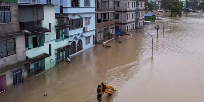 പ്രളയക്കെടുതിയിൽ സിക്കിം ; മരണസംഖ്യ 44 ആയി പ്രളയക്കെടുതിയിൽ സിക്കിം ; മരണസംഖ്യ 44 ആയി