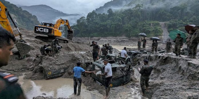 സിക്കിമിലെ മിന്നൽ പ്രളയം ; 73 മരണം, തിരച്ചിൽ പുരോഗമിക്കുന്നു സിക്കിമിലെ മിന്നൽ പ്രളയം ; 73 മരണം, തിരച്ചിൽ പുരോഗമിക്കുന്നു