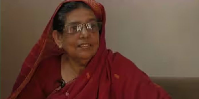 കുടുംബശ്രീ പരിപാടിയിൽ തട്ടമൂരി പ്രതിഷേധിച്ച് സാമൂഹ്യ പ്രവർത്തക വി പി സുഹ്റ ; അക്രമാസക്തനായി പിടിഎ പ്രസിഡന്റ് കുടുംബശ്രീ പരിപാടിയിൽ തട്ടമൂരി പ്രതിഷേധിച്ച് സാമൂഹ്യ പ്രവർത്തക വി പി സുഹ്റ ; അക്രമാസക്തനായി പിടിഎ പ്രസിഡന്റ്
