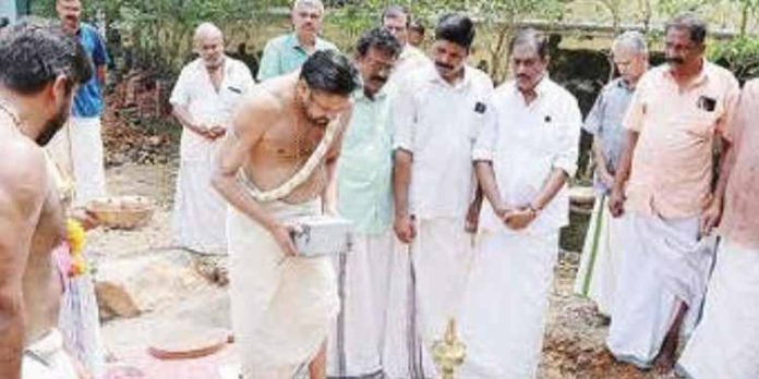 ഇടപ്പാവൂർ ഭഗവതി ക്ഷേത്രത്തിലെ അയ്യപ്പക്ഷേത്രത്തിന്റെ ശ്രീകോവിൽ നിർമാണം തുടങ്ങി ഇടപ്പാവൂർ ഭഗവതി ക്ഷേത്രത്തിലെ അയ്യപ്പക്ഷേത്രത്തിന്റെ ശ്രീകോവിൽ നിർമാണം തുടങ്ങി