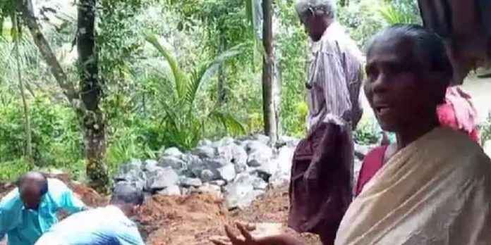 കെ റെയിലിനായി വീടിന്റെ അടുക്കളയിൽ അധികൃതർ മഞ്ഞ കുറ്റി സ്ഥാപിച്ച തങ്കമ്മക്ക് അടച്ചുറപ്പുള്ള വീടൊരുങ്ങുന്നു കെ റെയിലിനായി വീടിന്റെ അടുക്കളയിൽ അധികൃതർ മഞ്ഞ കുറ്റി സ്ഥാപിച്ച തങ്കമ്മക്ക് അടച്ചുറപ്പുള്ള വീടൊരുങ്ങുന്നു