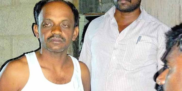 തമിഴ്നാട് പോലീസിനെ വലച്ച വാഹന മോഷ്ടാവിനെ ചിറ്റാര് പോലീസ് പിടികൂടി തമിഴ്നാട് പോലീസിനെ വലച്ച വാഹന മോഷ്ടാവിനെ ചിറ്റാര് പോലീസ് പിടികൂടി