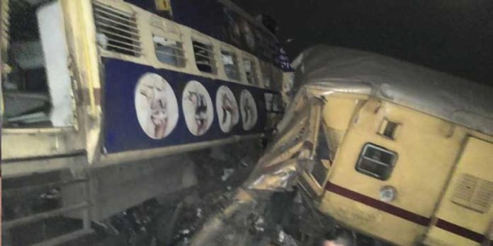ആന്ധ്രയിലെ ട്രെയിന് അപകടം ; മരണം ആറായി – ഹെല്പ് ലൈന് നമ്പര് പുറത്തിറക്കി ആന്ധ്രയിലെ ട്രെയിന് അപകടം ; മരണം ആറായി – ഹെല്പ് ലൈന് നമ്പര് പുറത്തിറക്കി