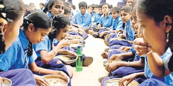 ഉച്ചഭക്ഷണ പദ്ധതി ; കുടിശ്ശികയുമായി ബന്ധപ്പെട്ട ഹർജികൾ ഹൈക്കോടതി ഇന്ന് വീണ്ടും പരിഗണിക്കും ഉച്ചഭക്ഷണ പദ്ധതി ; കുടിശ്ശികയുമായി ബന്ധപ്പെട്ട ഹർജികൾ ഹൈക്കോടതി ഇന്ന് വീണ്ടും പരിഗണിക്കും