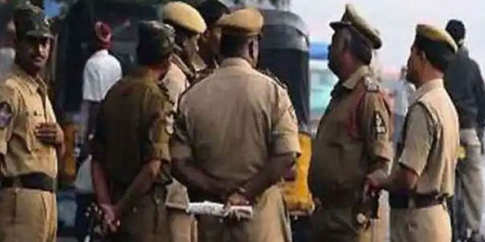 50ന് മുകളില് പ്രായമുള്ള പോലീസ് ഉദ്യോഗസ്ഥര്ക്ക് നിര്ബന്ധിത വിരമിക്കൽ ; നടപടികളുമായി യുപി 50ന് മുകളില് പ്രായമുള്ള പോലീസ് ഉദ്യോഗസ്ഥര്ക്ക് നിര്ബന്ധിത വിരമിക്കൽ ; നടപടികളുമായി യുപി