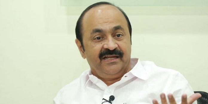പഞ്ചായത്ത് അസി. സെക്രട്ടറി നാട് വിട്ടത് സിപിഎം ഭീഷണി കൊണ്ട് ; നേതാക്കള്ക്കെതിരെ കേസെടുക്കണമെന്ന് വി ഡി സതീശന് പഞ്ചായത്ത് അസി. സെക്രട്ടറി നാട് വിട്ടത് സിപിഎം ഭീഷണി കൊണ്ട് ; നേതാക്കള്ക്കെതിരെ കേസെടുക്കണമെന്ന് വി ഡി സതീശന്