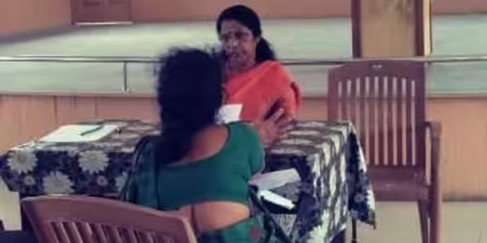 തൊഴില് സ്ഥലത്ത് വനിതയെ മാനസികമായി പീഡിപ്പിക്കുന്നതായുള്ള പരാതി ; ഉദ്യോഗസ്ഥരില് നിന്ന് വനിതാ കമ്മീഷന് റിപ്പോര്ട്ട് തേടി തൊഴില് സ്ഥലത്ത് വനിതയെ മാനസികമായി പീഡിപ്പിക്കുന്നതായുള്ള പരാതി ; ഉദ്യോഗസ്ഥരില് നിന്ന് വനിതാ കമ്മീഷന് റിപ്പോര്ട്ട് തേടി