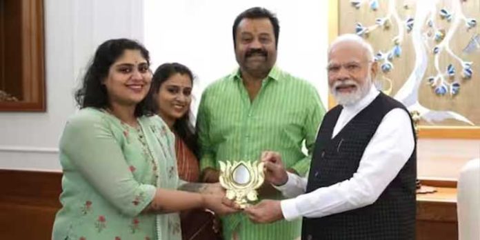 മകൾ ഭാഗ്യയ്ക്ക് വിവാഹം ; പ്രധാനമന്ത്രിയെ ക്ഷണിച്ച് സുരേഷ് ഗോപിയും കുടുംബവും മകൾ ഭാഗ്യയ്ക്ക് വിവാഹം ; പ്രധാനമന്ത്രിയെ ക്ഷണിച്ച് സുരേഷ് ഗോപിയും കുടുംബവും