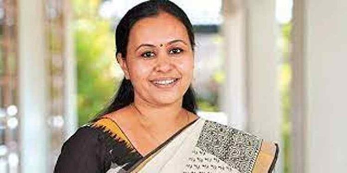മലപ്പുറത്ത് ആശുപത്രി സന്ദർശനത്തിന് എത്തിയ ആരോഗ്യമന്ത്രിക്ക് മുൻപില് കൂട്ട പരാതിയുമായി നാട്ടുകാർ മലപ്പുറത്ത് ആശുപത്രി സന്ദർശനത്തിന് എത്തിയ ആരോഗ്യമന്ത്രിക്ക് മുൻപില് കൂട്ട പരാതിയുമായി നാട്ടുകാർ
