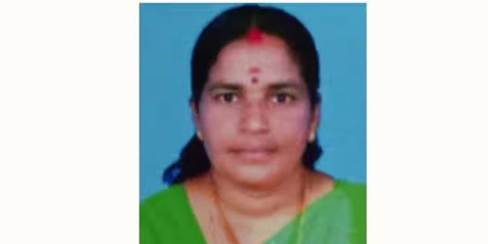 വീട്ടമ്മയെ വീടിനുള്ളിൽ തൂങ്ങി മരിച്ച നിലയിൽ കണ്ടെത്തി വീട്ടമ്മയെ വീടിനുള്ളിൽ തൂങ്ങി മരിച്ച നിലയിൽ കണ്ടെത്തി