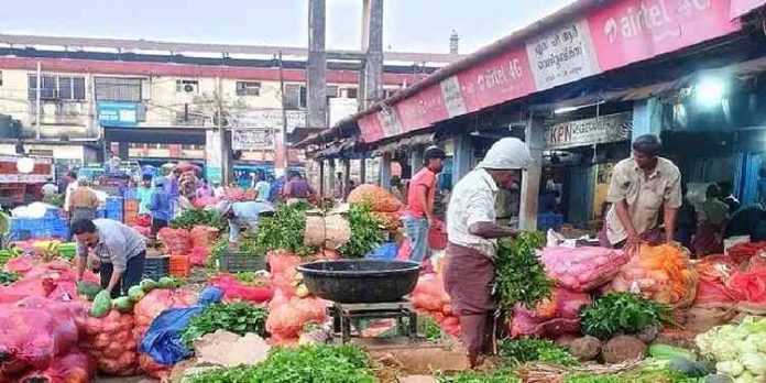 പാളയം മാര്ക്കറ്റ് മാറ്റുന്നതില് ആശങ്കപ്പെടേണ്ടതില്ലെന്ന് മേയര് പാളയം മാര്ക്കറ്റ് മാറ്റുന്നതില് ആശങ്കപ്പെടേണ്ടതില്ലെന്ന് മേയര്