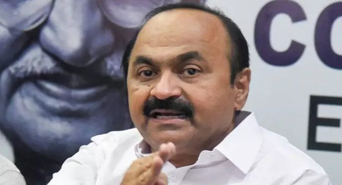ഉന്നത വിദ്യാഭ്യാസ മന്ത്രി ആർ.ബിന്ദു ഇന്ന് തന്നെ രാജി വെക്കണമെന്ന് പ്രതിപക്ഷ നേതാവ് ഉന്നത വിദ്യാഭ്യാസ മന്ത്രി ആർ.ബിന്ദു ഇന്ന് തന്നെ രാജി വെക്കണമെന്ന് പ്രതിപക്ഷ നേതാവ്