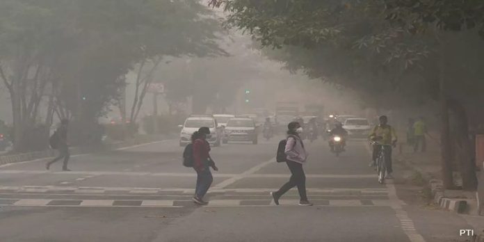 വായുമലിനീകരണം : പ്രൈമറി സ്കൂളുകൾക്ക് അവധി പ്രഖ്യാപിച്ച് ഡൽഹി സർക്കാർ വായുമലിനീകരണം : പ്രൈമറി സ്കൂളുകൾക്ക് അവധി പ്രഖ്യാപിച്ച് ഡൽഹി സർക്കാർ