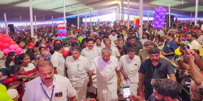 നവകേരള സദസ്സ് ബഹിഷ്കരിക്കാനുള്ള യു.ഡി.എഫ് തീരുമാനത്തിന്റെ മുനയൊടിച്ച് പ്രാദേശിക നേതാക്കൾ നവകേരള സദസ്സ് ബഹിഷ്കരിക്കാനുള്ള യു.ഡി.എഫ് തീരുമാനത്തിന്റെ മുനയൊടിച്ച് പ്രാദേശിക നേതാക്കൾ