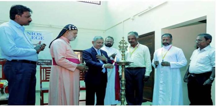 മാർ ഈവാനിയോസ് ലോ കോളേജിലെ 2023 – 24 അദ്ധ്യയന വർഷത്തെ എൽ.എൽ.ബി ക്ലാസുകൾ ഉദ്ഘാടനം ചെയ്തു മാർ ഈവാനിയോസ് ലോ കോളേജിലെ 2023 – 24 അദ്ധ്യയന വർഷത്തെ എൽ.എൽ.ബി ക്ലാസുകൾ ഉദ്ഘാടനം ചെയ്തു