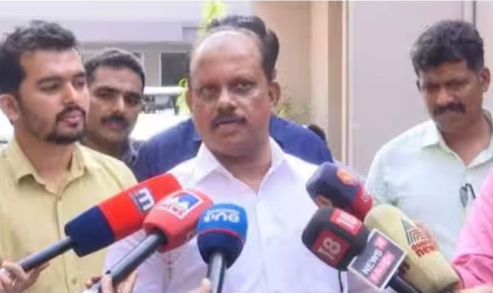 സാമ്പത്തിക തട്ടിപ്പ് പരാതി രാഷ്ട്രീയ പ്രേരിതം : മന്ത്രി അഹമ്മദ് ദേവർ കോവിൽ സാമ്പത്തിക തട്ടിപ്പ് പരാതി രാഷ്ട്രീയ പ്രേരിതം : മന്ത്രി അഹമ്മദ് ദേവർ കോവിൽ
