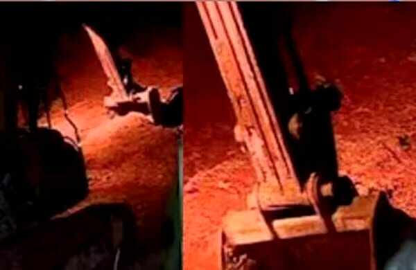 മറ്റപ്പള്ളിയില് വീണ്ടും കുന്നിടിക്കല് ; സ്റ്റോപ്പ് മെമ്മോ ലഭിച്ചിട്ടില്ലെന്ന് കരാറുകാരന് മറ്റപ്പള്ളിയില് വീണ്ടും കുന്നിടിക്കല് ; സ്റ്റോപ്പ് മെമ്മോ ലഭിച്ചിട്ടില്ലെന്ന് കരാറുകാരന്