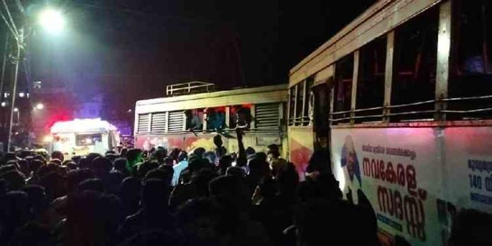തിരുവനന്തപുരത്ത് KSRTC ബസ്സുകൾ തമ്മിൽ കൂട്ടിയിടിച്ചു; 29 പേർക്ക് പരുക്ക് തിരുവനന്തപുരത്ത് KSRTC ബസ്സുകൾ തമ്മിൽ കൂട്ടിയിടിച്ചു; 29 പേർക്ക് പരുക്ക്