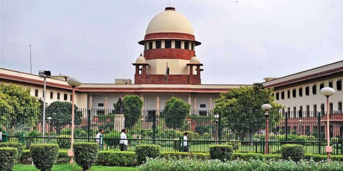 ഗവർണർക്കെതിരായ കേരളത്തിൻ്റെ ഹർജി ; കേന്ദ്രത്തിനും ഗവർണർക്കും നോട്ടീസ് നൽകി സുപ്രീം കോടതി ഗവർണർക്കെതിരായ കേരളത്തിൻ്റെ ഹർജി ; കേന്ദ്രത്തിനും ഗവർണർക്കും നോട്ടീസ് നൽകി സുപ്രീം കോടതി