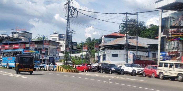 അടൂരിലെ പാർക്കിംഗ് പ്രശ്നത്തിന് എത്രയും വേഗം പരിഹാരം കാണണം : അടൂർ ഓൺലൈൻ നവമാധ്യമ കൂട്ടായ്മ അടൂരിലെ പാർക്കിംഗ് പ്രശ്നത്തിന് എത്രയും വേഗം പരിഹാരം കാണണം : അടൂർ ഓൺലൈൻ നവമാധ്യമ കൂട്ടായ്മ